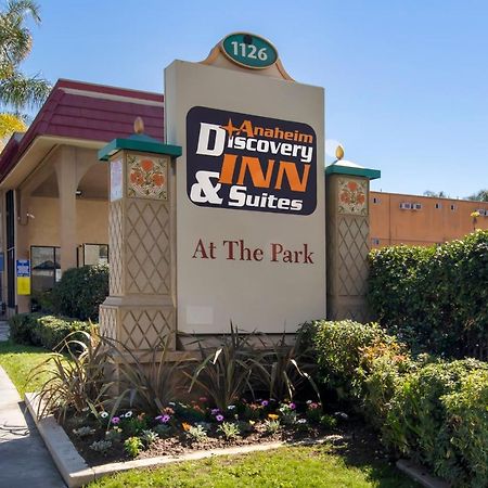Anaheim Discovery Inn And Suites Exterior photo